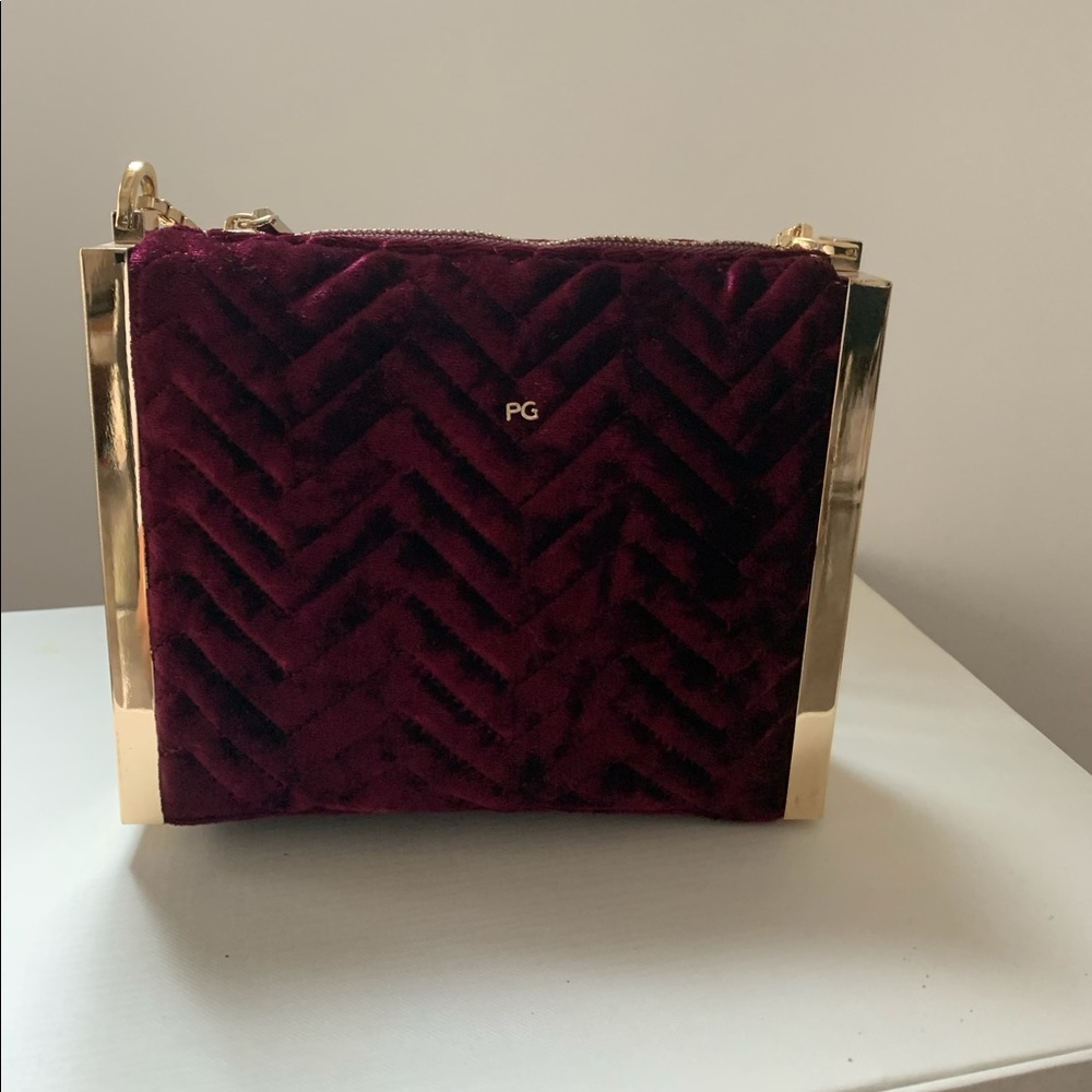 Purification Garcia Purple velvet purse with gold chain